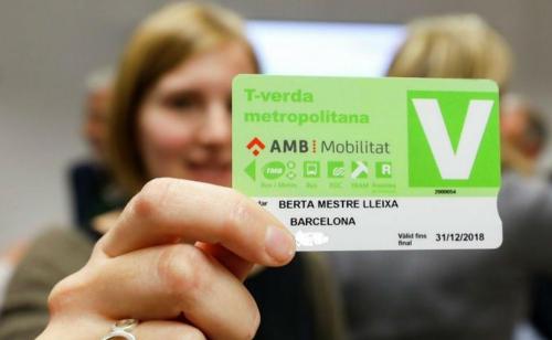 Una treballadora del CFC rep la T-Verda: tres anys de transport públic gratuït per haver desballestat el seu cotxe contaminant