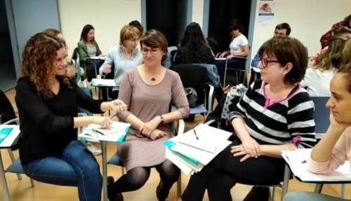 La fisioterapeuta Roberta Ghedina comparteix, en un seminari tècnic a Tarragona, els seus coneixements sobre l’apràxia a l’hemisferi esquerre en pacients adults